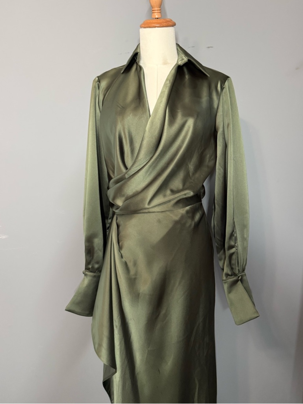 Xscape Olive Green Satin Spread Collar Long Sleeve Gown - NWT - Size 4 - Picture 8 of 14